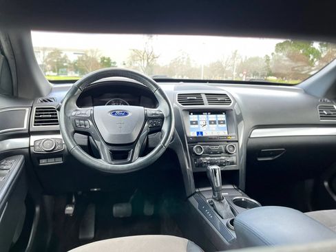 Used 2017 Ford Explorer XLT w/ Equipment Group 202A FWD image 25