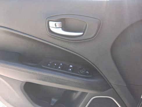 Used 2019 Jeep Compass Latitude AWD/4WD image 11