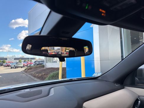 Used 2022 Chevrolet Traverse LS image 31