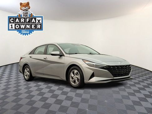 Used 2021 Hyundai Elantra SE FWD image 1