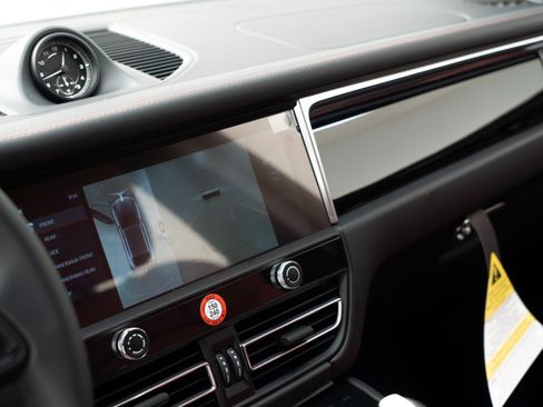 Certified 2026 Porsche Macan AWD/4WD image 26