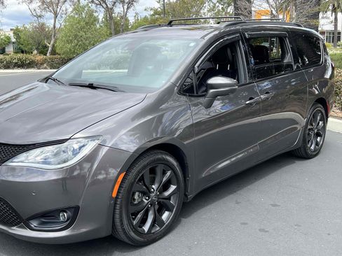 Used 2019 Chrysler Pacifica Limited w/ Advanced Safetytec Group FWD image 50