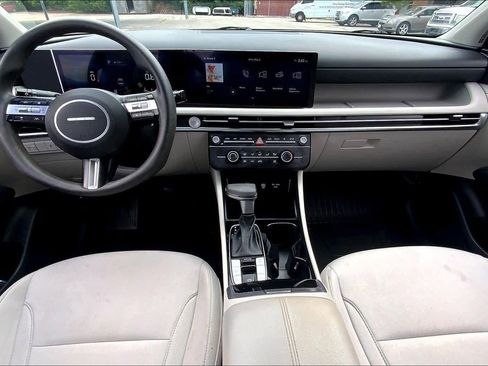 Used 2025 Hyundai Tucson SE FWD image 16