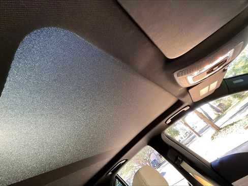 Used 2025 Mercedes-Benz GLE 350 4MATIC image 23