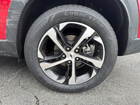 Used 2026 Chevrolet Trax RS w/ Sunroof Package FWD image 39