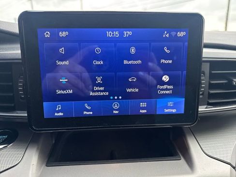 Used 2022 Ford Explorer XLT w/ Equipment Group 202A image 4