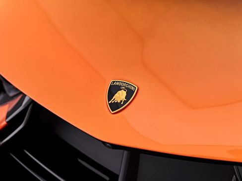 Used 2025 Lamborghini Revuelto AWD/4WD image 32