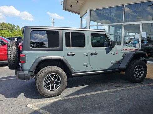 Used 2024 Jeep Wrangler Unlimited Rubicon w/ Convenience Group AWD/4WD image 3