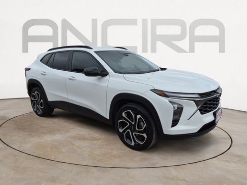 Used 2025 Chevrolet Trax RS w/ Driver Confidence Package image 5