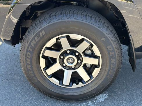 Certified 2024 Toyota 4Runner TRD Off-Road Premium w/ Moonroof Package AWD/4WD image 9