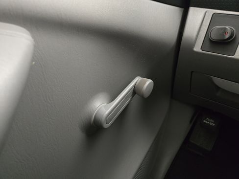 Used 2014 Toyota Tacoma 4x4 Regular Cab image 25