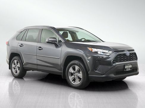 Used 2022 Toyota RAV4 XLE AWD/4WD image 7