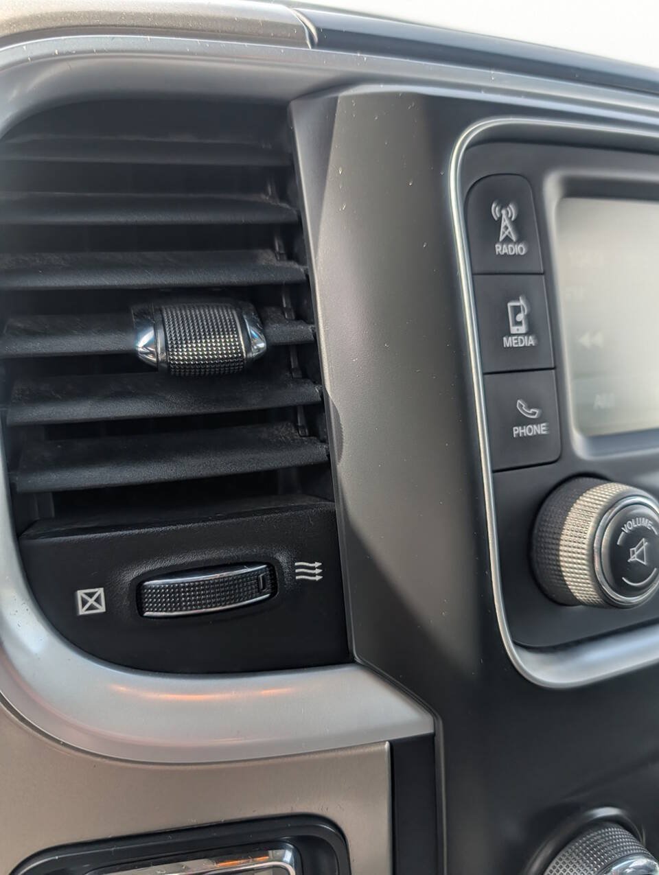 Used 2013 RAM 1500 Classic SLT w/ Premium Display Pkg AWD/4WD image 29