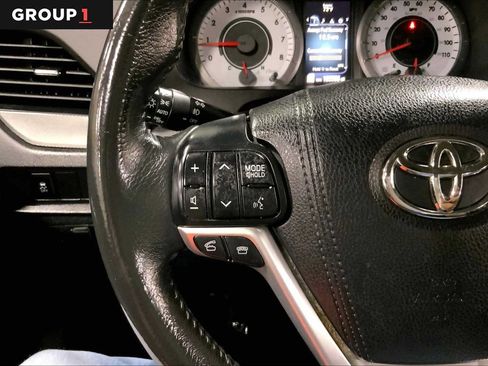 Used 2017 Toyota Sienna SE FWD image 24