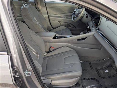 Used 2025 Hyundai Elantra SEL image 24