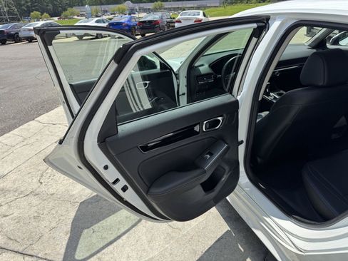 Used 2022 Honda Civic Touring image 8
