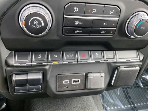 Used 2025 Chevrolet Silverado 2500 Custom w/ Custom Value Package image 30