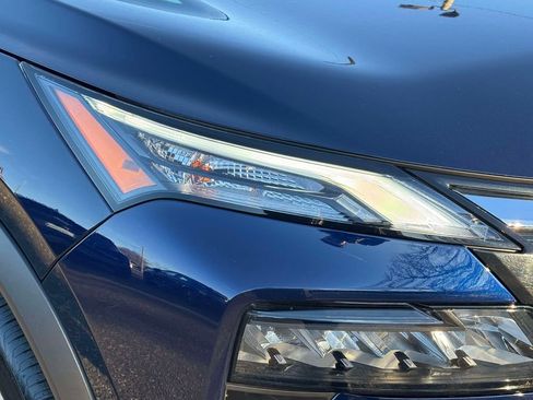 Used 2025 Nissan Rogue SV image 9