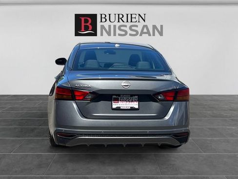 Used 2025 Nissan Altima 2.5 SV FWD image 4