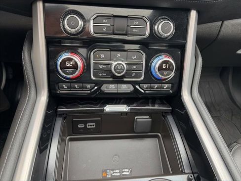 Used 2024 GMC Yukon Denali w/ Advanced Technology Package AWD/4WD image 31