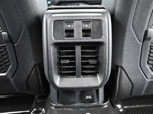 Used 2025 Ford Bronco Badlands AWD/4WD image 12