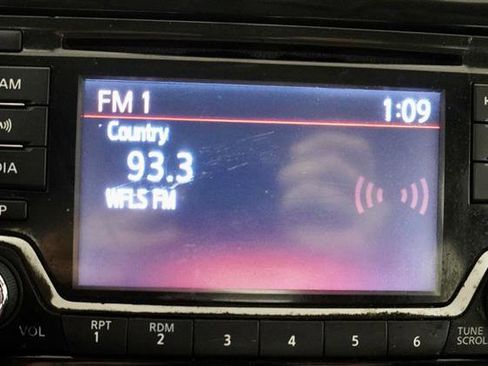 Used 2017 Nissan Versa SV w/ SV Special Edition Package image 15