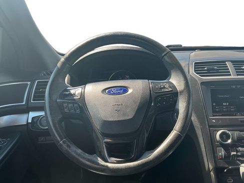 Used 2016 Ford Explorer XLT w/ Equipment Group 202A FWD image 18
