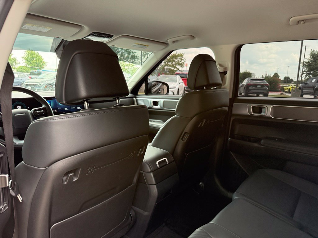 Used 2025 Hyundai Santa Fe SEL FWD image 30