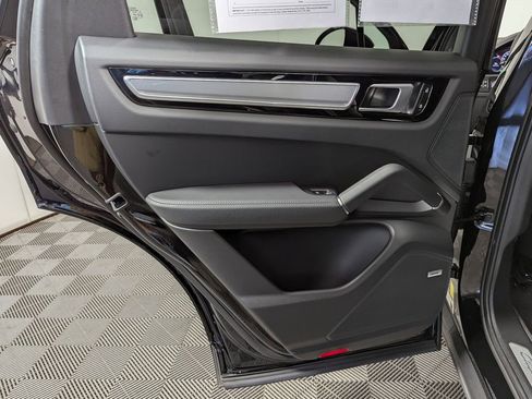 Used 2022 Porsche Cayenne Platinum Edition AWD/4WD image 41