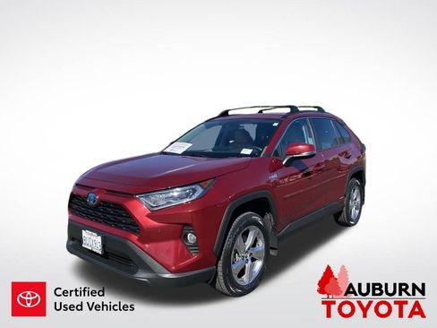 Certified 2021 Toyota RAV4 XLE Premium AWD/4WD image 4