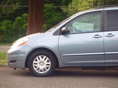 Used 2010 Toyota Sienna LE FWD image 20