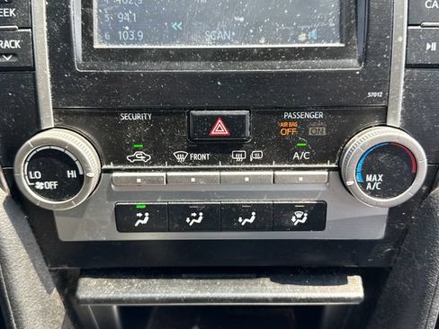 Used 2012 Toyota Camry SE w/ Preferred Accessory Pkg FWD image 25
