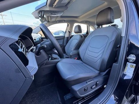 Certified 2025 Volkswagen Jetta SEL image 30