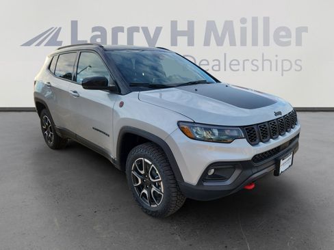 New 2026 Jeep Compass Trailhawk image 8