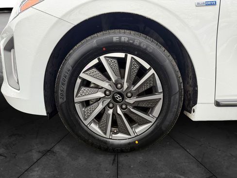 Used 2020 Hyundai Ioniq Limited image 14