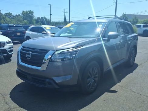 Used 2022 Nissan Pathfinder SV w/ SV Premium Package AWD/4WD image 2