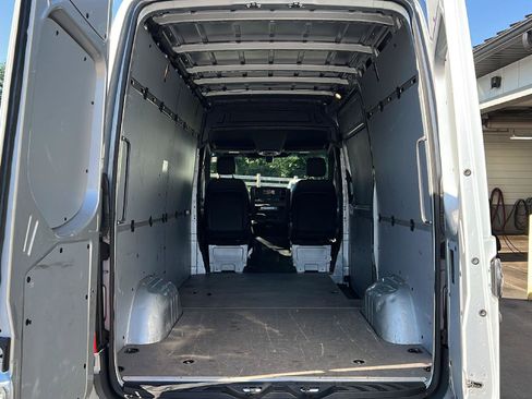 Used 2023 Mercedes-Benz Sprinter 2500 image 8