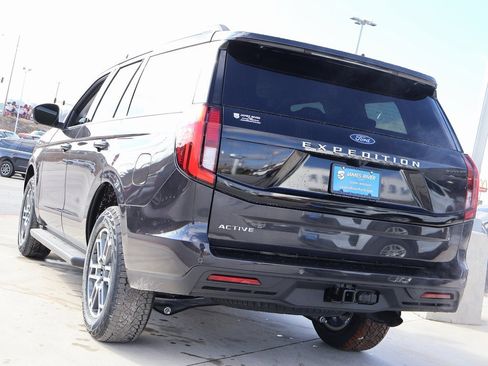 New 2025 Ford Expedition Active image 3