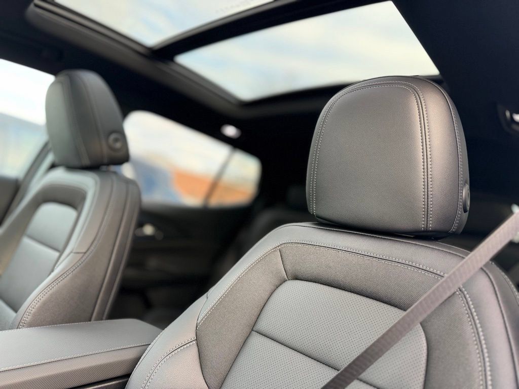 New 2026 Chevrolet Equinox EV LT AWD/4WD image 15