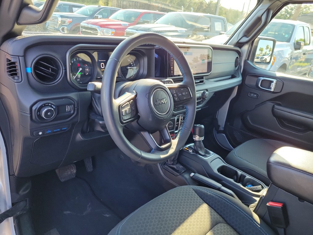 Used 2024 Jeep Wrangler Unlimited Rubicon 4xe AWD/4WD image 23