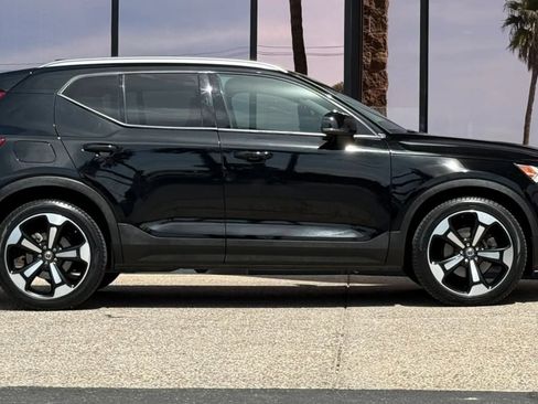 Used 2019 Volvo XC40 T5 Momentum image 15