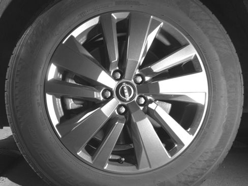 Used 2025 Nissan Pathfinder SV FWD image 15