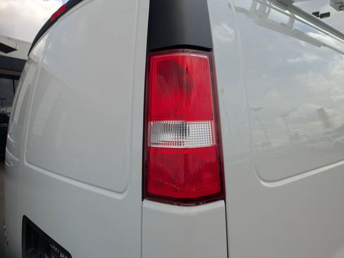 New 2025 GMC Savana 2500 Work Van w/ Safety Package image 12