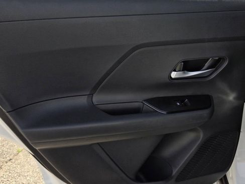 New 2026 Nissan Kicks SV image 10