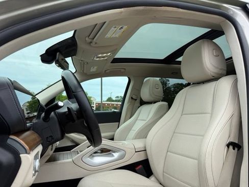 Used 2021 Mercedes-Benz GLS 450 4MATIC image 25