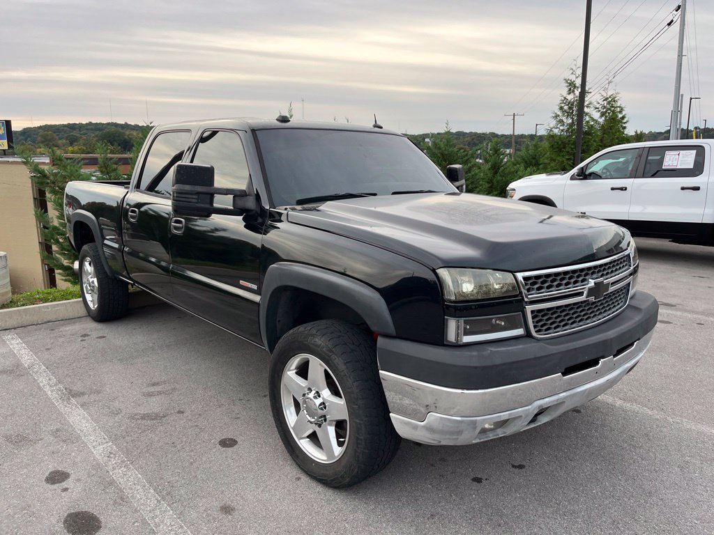 Used 2005 Chevrolet Silverado 2500 LT w/ Heavy-Duty Power Package AWD/4WD image 2