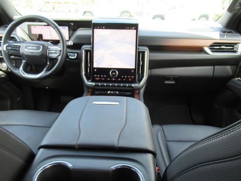 Used 2025 GMC Yukon XL Denali AWD/4WD image 13