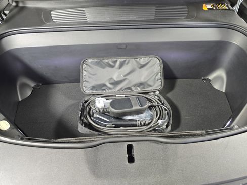 Used 2023 Rivian R1S Adventure image 14