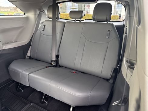 Certified 2024 Toyota Sienna XLE image 11