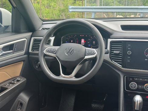 Used 2022 Volkswagen Atlas Cross Sport SE w/ Black Wheel Package AWD/4WD image 11